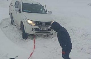 Karda mahsur kalan sürücülerin imdadına Bağlar...