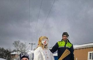 Kardan çizgi film karakteri Şukufe teyze ve köpeğini...