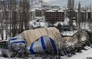 Karın ağırlığına dayanamayarak çöktü, o anlar...