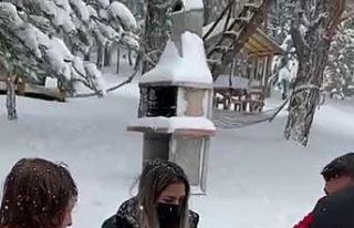 Karın keyfini bakın nasıl çıkardı