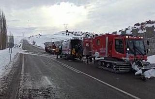 Karlı bölgedeki kalp hastasına paletli ambulans...