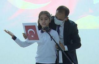 Karne töreninde okuduğu şiiri unutan öğrenciyi...