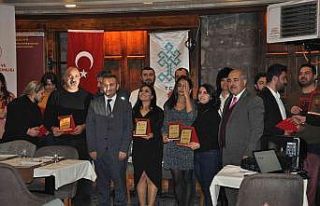 "Kars için söyle" ekibine plaket verildi