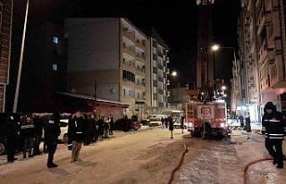 Kars’ta 6 katlı binada yangın