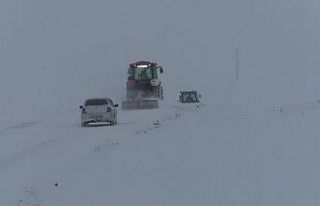 Kars’ta tipide mahsur kalan öğretmenler kurtarıldı