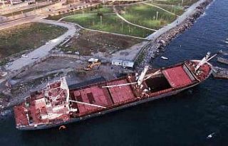 Kartal’da fırtınada yan yatan kuru yük gemisi...