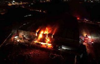 Kartepe’de plastik fabrikasında yangın