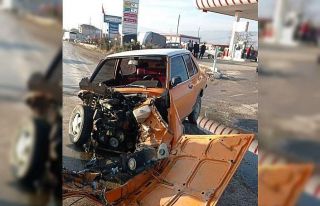 Kastamonu’da minibüs ile otomobil çarpıştı:...