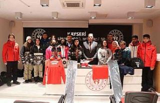 Kayakçılara malzeme desteği