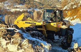 Kayalar köy yolunu kapattı, ekipler seferber oldu