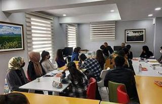 Kaymakam Balcı, üniversite hazırlanan öğrencilerle...