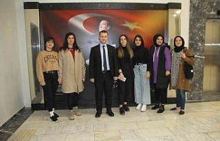 Kaymakam Demirer üniversite öğrencileriyle bir...