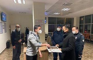 Kaymakam Göktaş görev başındaki personeli yalnız...