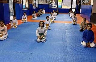 Kaynaşlı’da minik sporcular için karate kursu...
