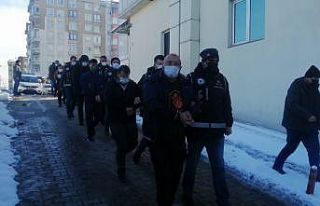 Kayseri merkezli 3 ilde kaçak telefon operasyonunda...