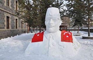 Kazım Karabekir Paşa’nın kardan heykeli yapıldı