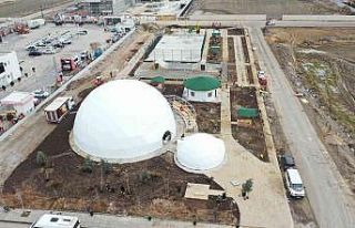 Keçiören’de buz pateni pistinin üstü kapatıldı