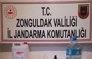 Kendi evinde yaptı sahte alkolle zehirlendi