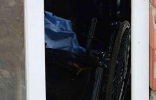 Kendi kurtuldu, engelli eşi yanarak can verdi