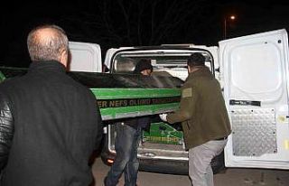 Kendine şiddet uygulayan kocasını bıçaklayarak...