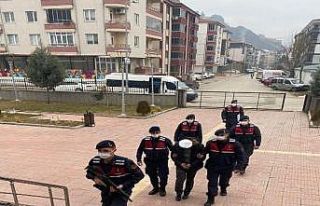 Kendisini askeri personel olarak tanıtan zanlı tutuklandı