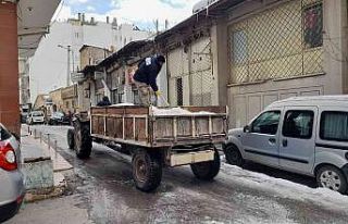 Kilis’te buzlanan yollara tuzlu önlem