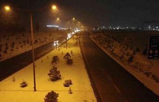 Kilit kavşak Kırıkkale’de kar yağışı yeniden...