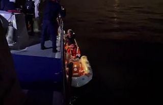 Kınalıada açıklarında karaya oturan teknedeki...