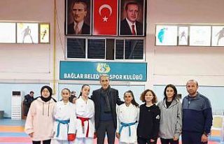 Kız karate takımı 4 altın madalya ile rekor kırdı,...