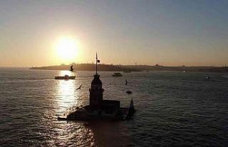 Kız Kulesi’nde gün batımı kartpostallık görüntüler...