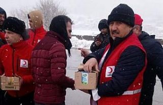 Kızılay TAG otobanında mahsur kalan vatandaşlara...