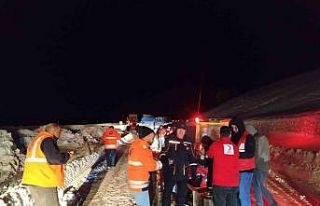 Kızılay ve AFAD, gece Fis Ovasında vatandaşları...