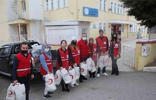 Kızılay’dan 50 öğrenciye bot ve mont