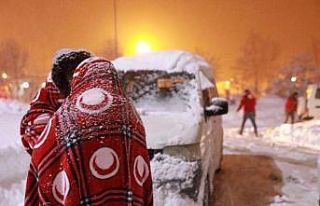Kızılay’ın yolda kalanlara yardımı devam ediyor
