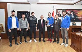 KMÜ erkek basketbol takımı şampiyon oldu