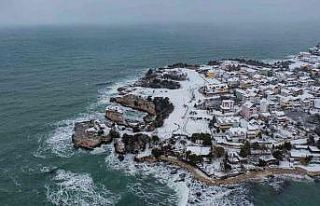 Kocaeli’nin sahilleri kar ile birleşti, ortaya...