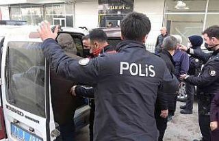 Kocası tarafından bıçaklı saldırıya uğramıştı,...