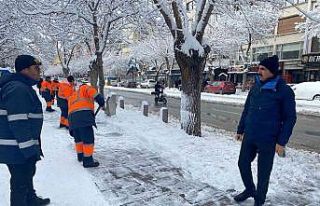 Konya Büyükşehir 31 ilçede yolları açık tutmak...