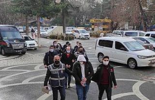 Konya’da uyuşturucu sattığı tespit edilen 2...