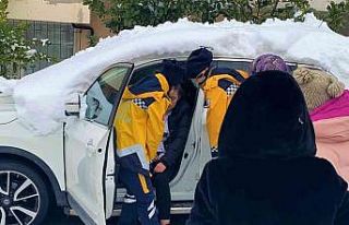 Kopan elektrik teli 4 dairede yangın çıkardı