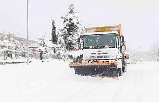 Körfez Belediyesi, kar temizleme çalışmalarına...