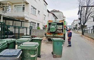 Körfez’de çöp konteynırları temizleniyor