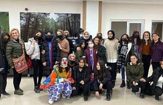 Koruma ve bakım hizmeti alan çocuklar eğlenceye...