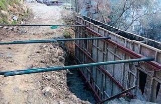 Köşk Belediyesi’nin istinat duvarı çalışmaları...