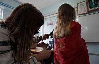 Köy okullarındaki çocuklara gönüllü kuaförlük...