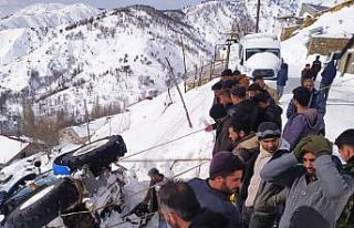 Köylüler el birliği ile traktörü kurtardı