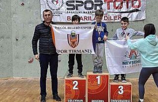 Küçük dağcılar madalyalara ambargo koydu