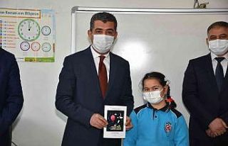 Küçük yaşta kendi hikayelerini yazarak kitaplaştırdılar