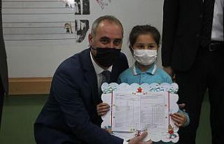 Kula’da 6 bin 631 öğrenci ilk dönem karnelerini...