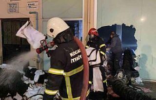 Kumaş deposunda korkutan yangın: Kucaklayabildikleri...